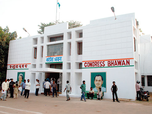 Petrol bombs thrown at Congress Bhawan in Bhubaneswar