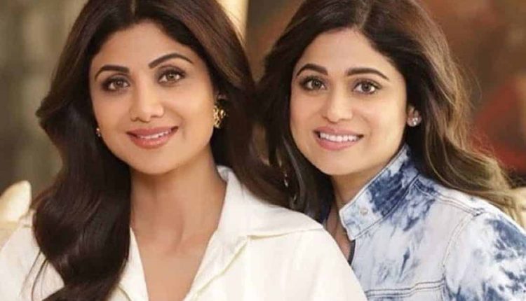 Shilpa Shetty gets support from sister Shamita 