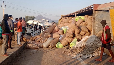 SUV hits truck in Kalahandi; 4 killed, 7 injured