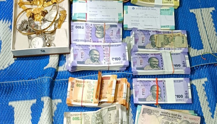 Forester caught taking bribe of ₹1 lakh in Balangir