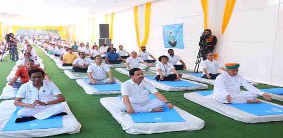 Union Minister Sh. Pralhad Joshi Joins Nation in Celebrating Yoga Utsav