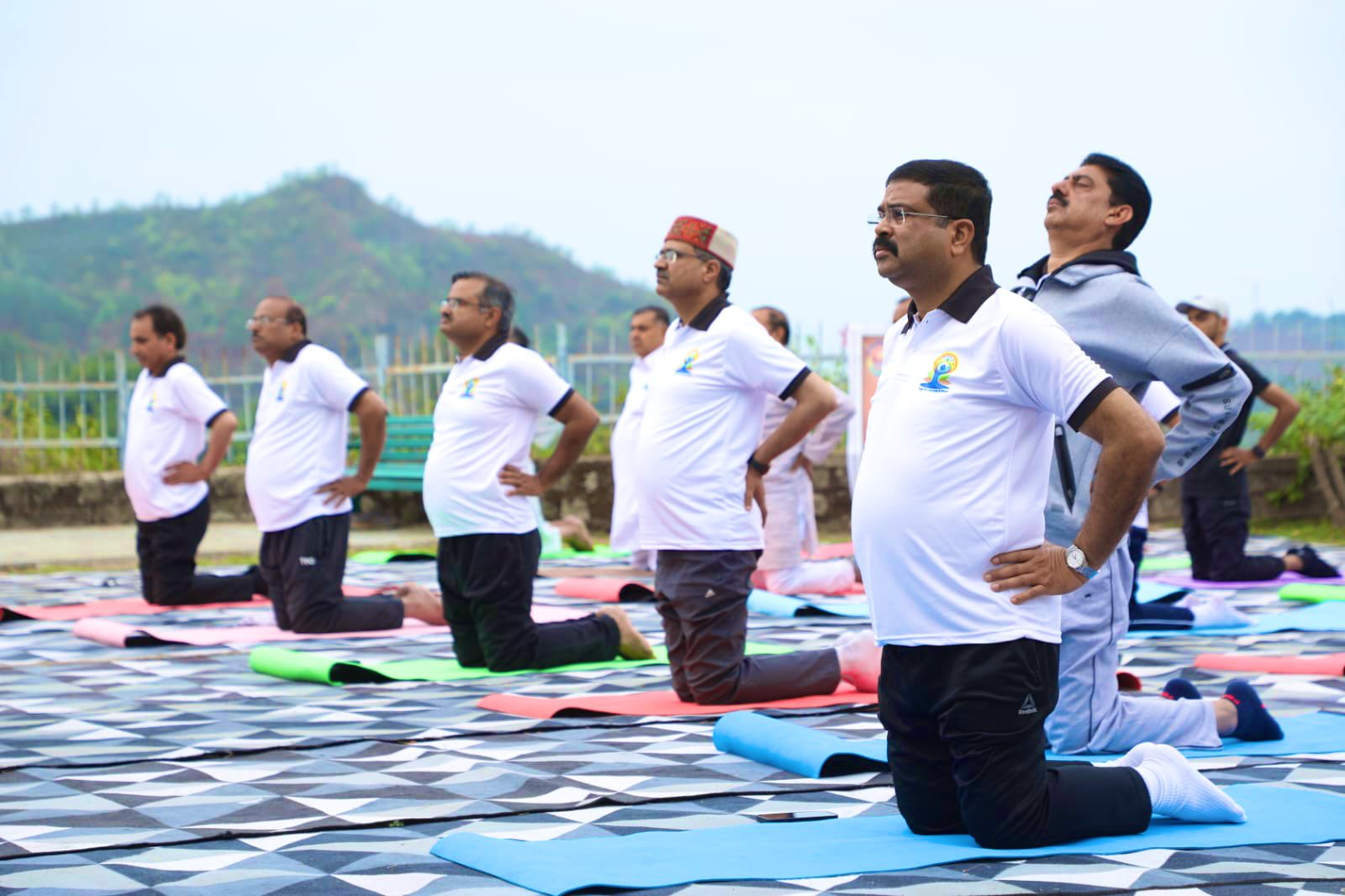 Dharmendra Pradhan participates in International Day of Yoga 2022 programme at Kangra fort 