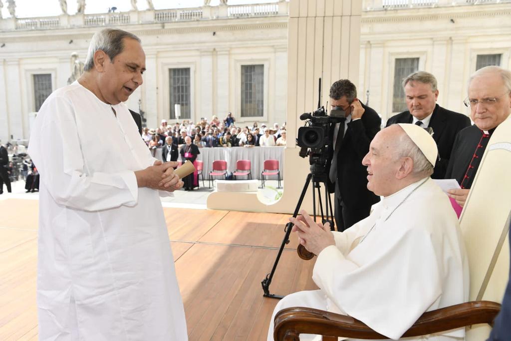 Chief Minister Patnaik meets Pope Francis in Vatican