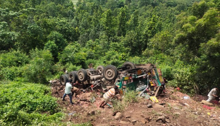 Truck loaded with onions crashes into a 100-foot gorge, 2 dead, 1 critical