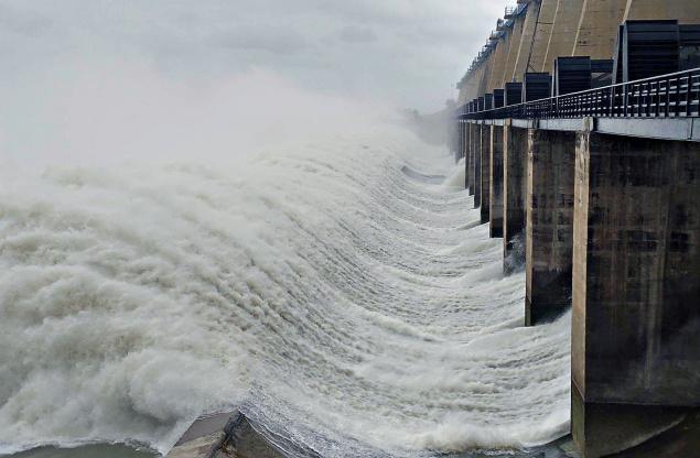 Hirakud Dam opens eight more sluice gates to release excess water