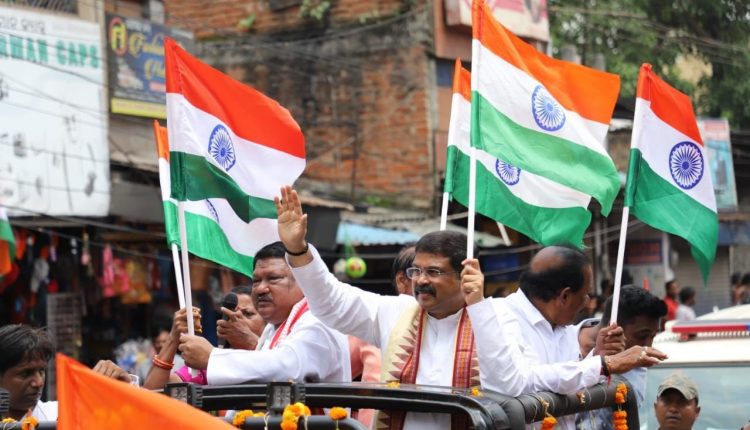 Dharmendra Pradhan Participates In ‘Har Ghar Tiranga’ Campaign 