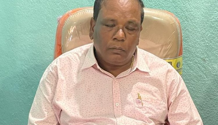 Ghatagaon BEO caught red-handed while taking Rs 15,000 bribe