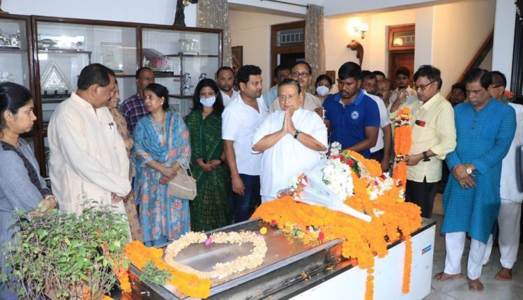 Odisha Governor and Union Minister Paid Last Respect To Jayanti Patnaik