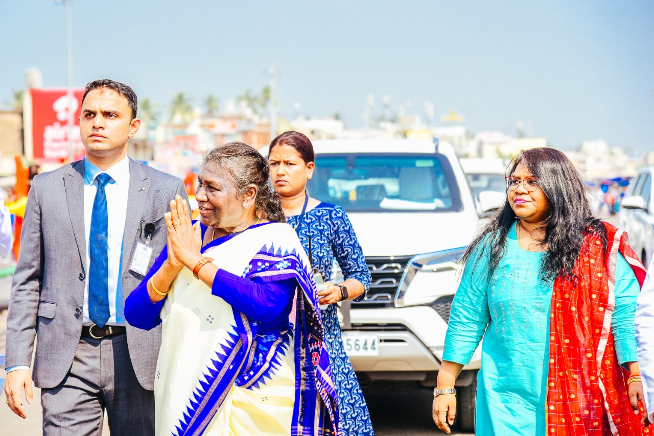 President Murmu Walks On Bada Danda For Lord Jagannath’s Darshan
