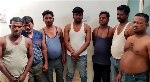 7 held for looting passengers in Mo Bus