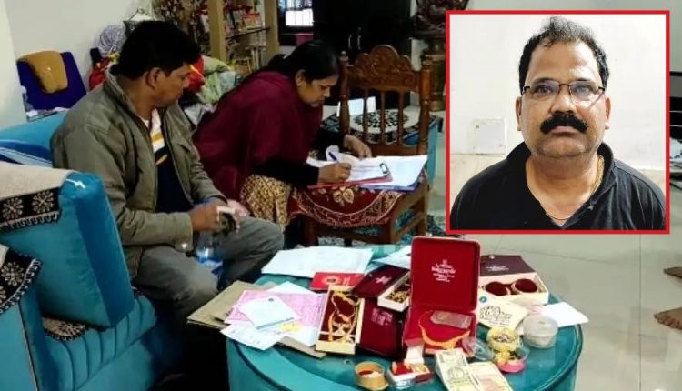 Rourkela Rural Works Division junior clerk in Vigilance net