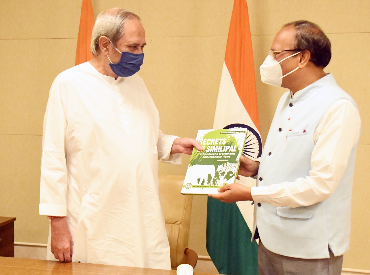  Lokayukta Member Dr. Swain Presents His Book ‘Secrets of Similipal’ to Chief Minister