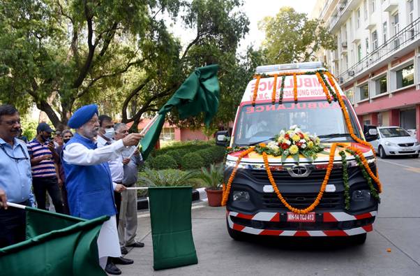 Shri Hardeep Singh Puri hands over the keys of five high- tech Ambulances to hospitals