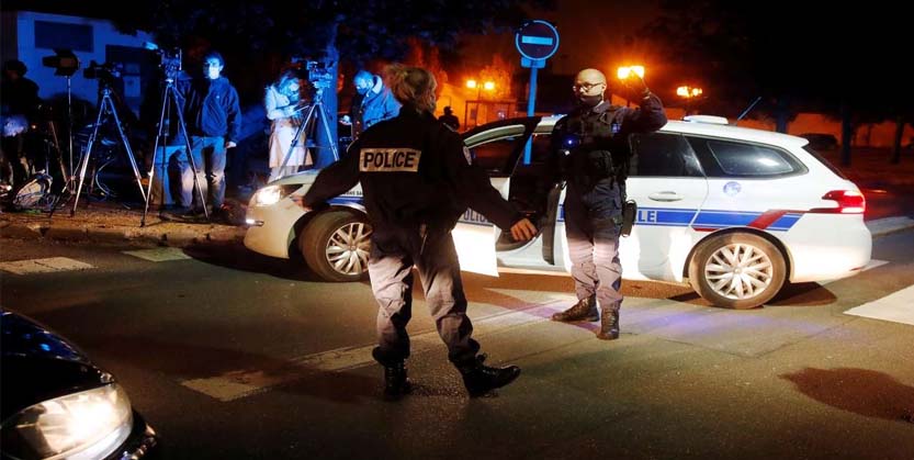 ମହମ୍ମଦଙ୍କ ଫଟୋ ଦେଖାଇବାରୁ  ଶିକ୍ଷକଙ୍କୁ ମୁଣ୍ଡକାଟି ହତ୍ୟା