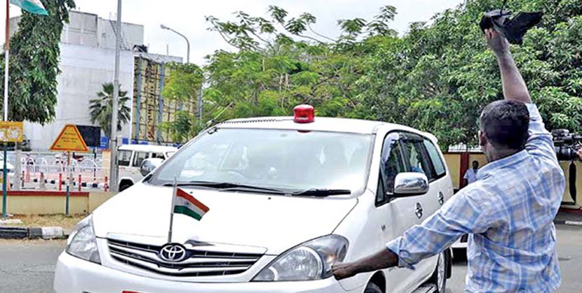 ମୁଖ୍ୟମନ୍ତ୍ରୀଙ୍କୁ କଳାପତାକା ପ୍ରଦର୍ଶନ