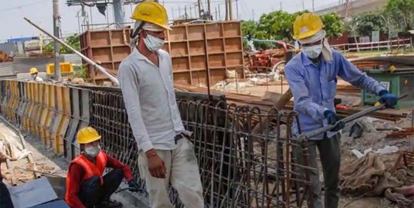 ଜୀବିକା ଉଜାଡ଼ିଲା କରୋନା, ମଜୁରିଆ ପାଲଟିଲେ ଇଞ୍ଜିନିୟର