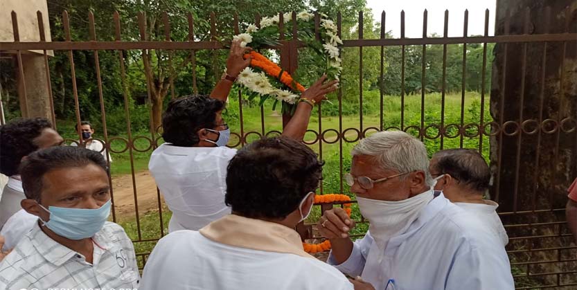 ତିର୍ତ୍ତୋଲ ବାସୀଙ୍କ ପ୍ରଶ୍ନ : କେବେ ହେବ ଶ୍ରୀ ସାରଳା ସମବାୟ ସୂତାକଳ, ଅଭିନବ ଉପାୟରେ ଚେଲ୍ଲାକୁମାରଙ୍କ ଶ୍ରଦ୍ଧାଞ୍ଜଳି