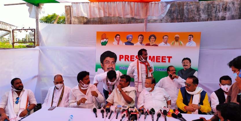 ଅଧାରୁ ଅଟକିଲା କଂଗ୍ରେସ ରାଲି : ଧାରଣାରେ କଂଗ୍ରେସ ନେତା