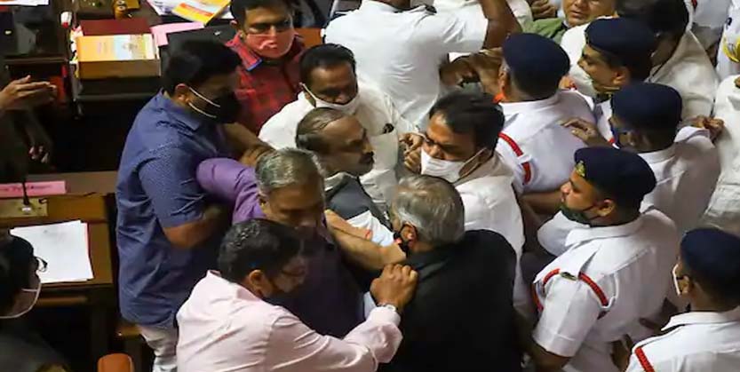 ଉପ ବାଚସ୍ପତିଙ୍କୁ ଚେୟାରରୁ ଘୋଷାଡି ଆଣିଲେ