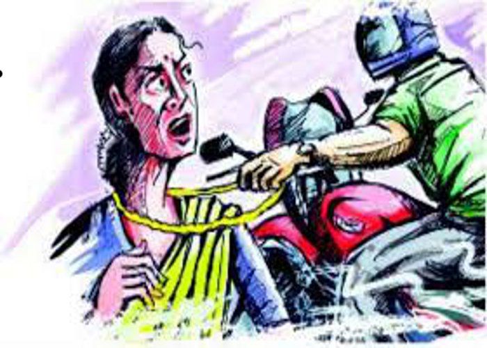 ୨ ଭଉଣୀଠାରୁ ଚେନ୍ ଲୁଟ