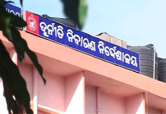 ଭିଜିଲାନ୍ସ ଜାଲରେ  ଆଇନ ମହାବିଦ୍ୟାଳୟର କିରାଣୀ