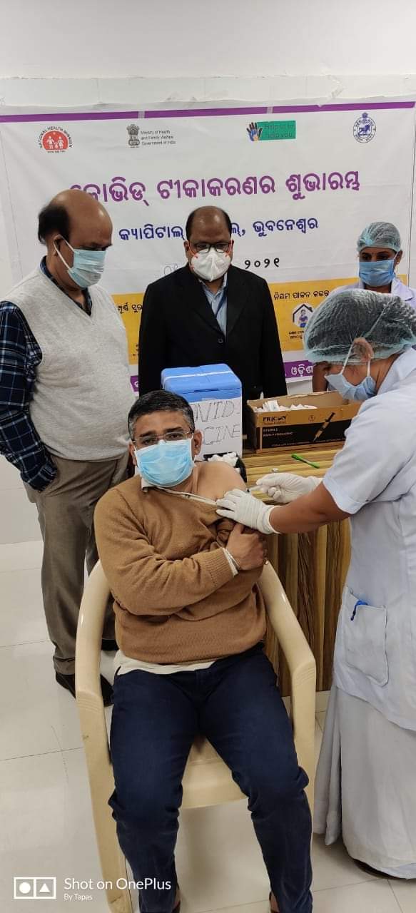 କରୋନା ଟିକା ନେଲେ ଏସିଏସ ପ୍ରଦୀପ୍ତ ମହାପାତ୍ର