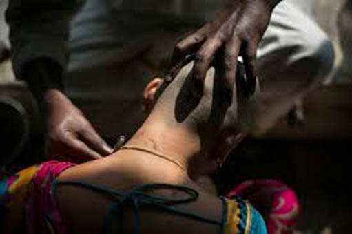 ପରିବାର ଅଭିଯୋଗ କଙ୍ଗାରୁ କୋର୍ଟ : ମହିଳାଙ୍କୁ ଲଣ୍ଡା କରି ଜରିମାନା ଆଦାୟ