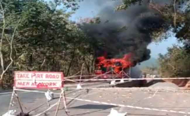 କୋରାପୁଟ ରାସ୍ତାରେ ଏକ ଯାତ୍ରୀବାହୀ ବସ ଜଳିଗଲା