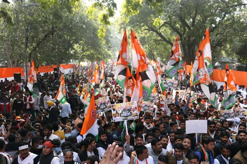 ପିକେଟିଂ ବେଳେ ପୁଲିସ ସହ କଂଗ୍ରେସ କର୍ମୀଙ୍କ ଧସ୍ତାଧସ୍ତା