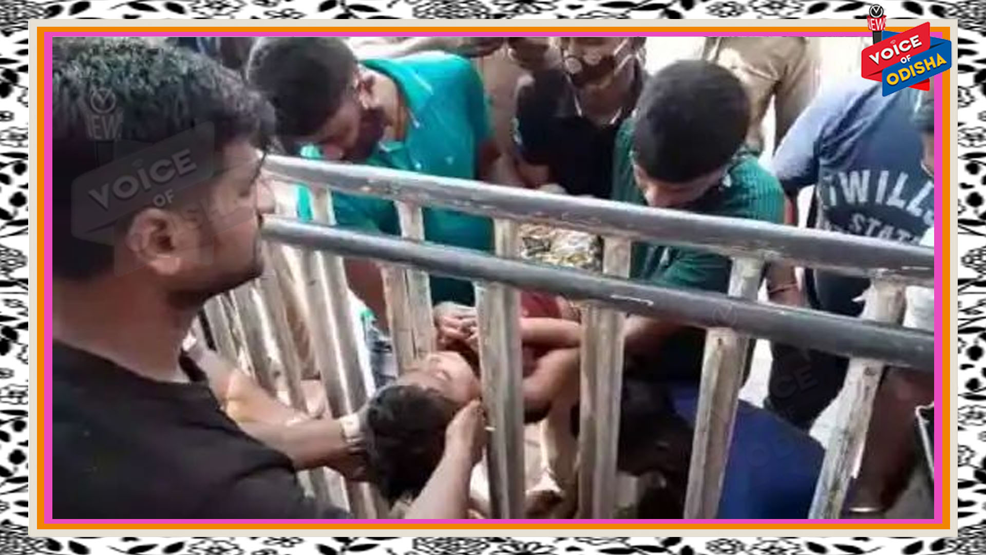 ଶ୍ରୀମନ୍ଦିର ସାମ୍ନା ଚପଲ ଷ୍ଟାଣ୍ଡ ବ୍ୟାରିକେଡରେ ଫସିଗଲା ଶିଶୁକନ୍ୟା