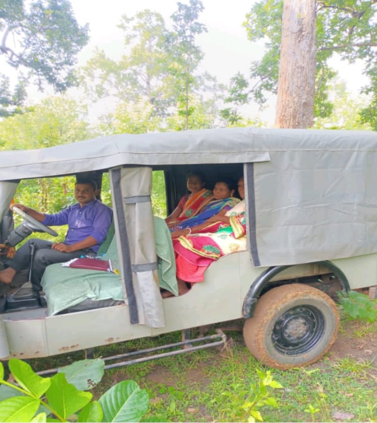 ପ୍ରସବ ବେଦନା ଭୋଗୁଥିଲେ ମହିଳା,  ନିଜ ଗାଡ଼ିରେ ମେଡିକାଲ୍ ପଠାଇଲେ ଫାଣ୍ଡି ଅଧିକାରୀ