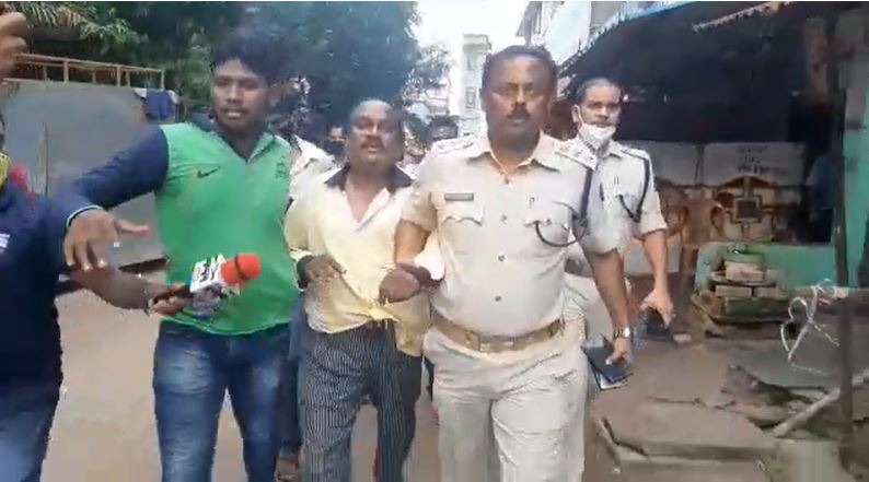 ବାପପୁଅ ଗଲେ ଜେଲ 