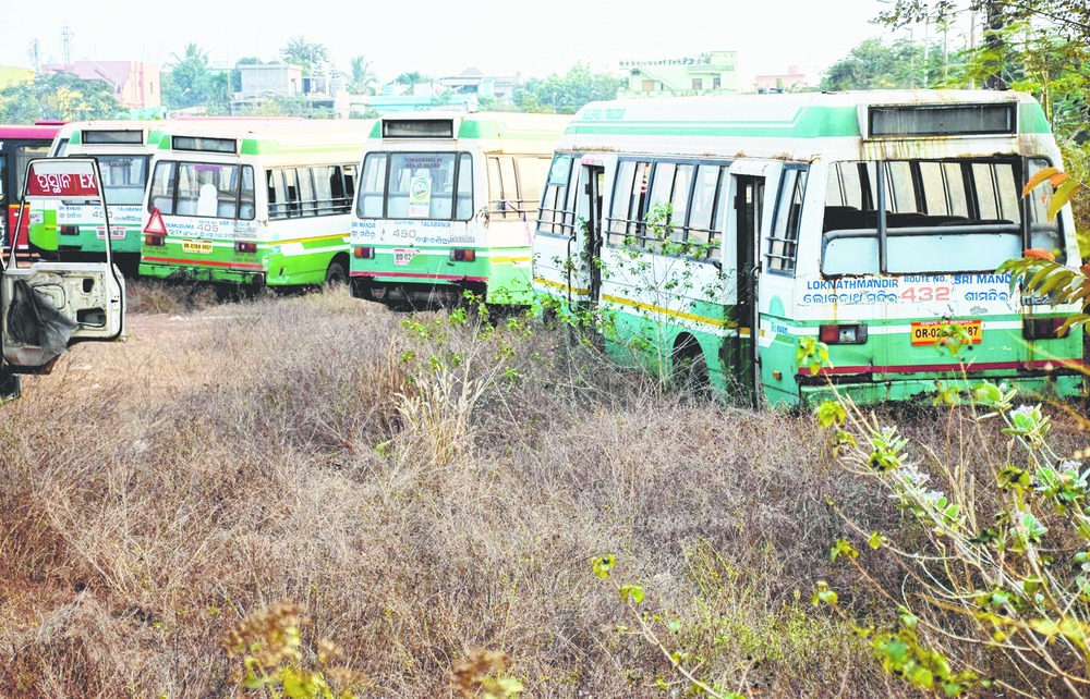 ୧୨୧ ସିଟି ବସ୍ କବାଡ଼ିଆକୁ ଦେଇଦେଲେ