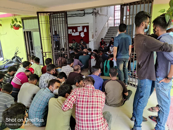 ରାଗିଂ ଅଭିଯୋଗରେ ଛାତ୍ରଙ୍କୁ ଡିନଙ୍କ ମାଡ଼, ଆନ୍ଦୋଳନରେ ବସିଲେ ଛାତ୍ରଛାତ୍ରୀ