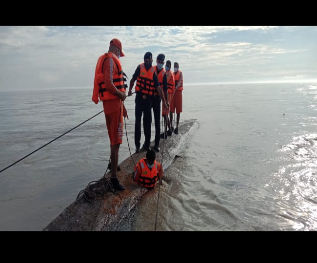 ନଦୀ ଭିତରେ ବୋଟ୍ ସହିତ ବୋଟ୍ ଧକ୍କା, ୬୦ ନିଖୋଜ