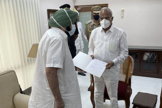 ପଞ୍ଜାବ ରାଜନୀତି ଚଳଚଞ୍ଚଳ,  ଇସ୍ତଫଦେଲେ କ୍ୟାପଟେନ୍