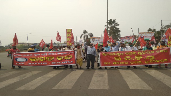 କୃଷକ ସଂଗଠନ ପକ୍ଷରୁ ‘ଭାରତ ବନ୍ଦ’ ଦେଶ ଓ ରାଜ୍ୟରେ ଯାନବାହନ ଚଳାଚଳ ଠପ୍