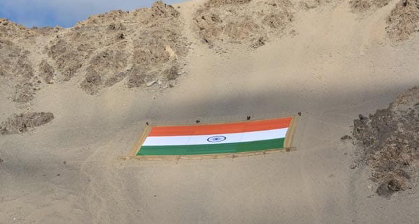 ଲେହରେ ଉଡ଼ିଲା ବିଶ୍ୱର ସବୁଠୁ ବଡ଼ ଖଦି ଜାତୀୟ ପତାକା