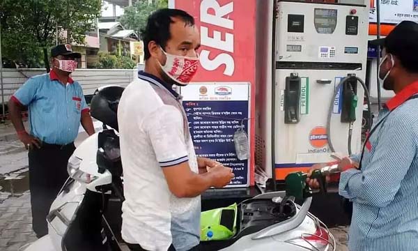 ମୁମ୍ବାଇରେ ପେଟ୍ରୋଲ୍‌ ଦର ୧୧୧ ଟଙ୍କା ଟପିଲା