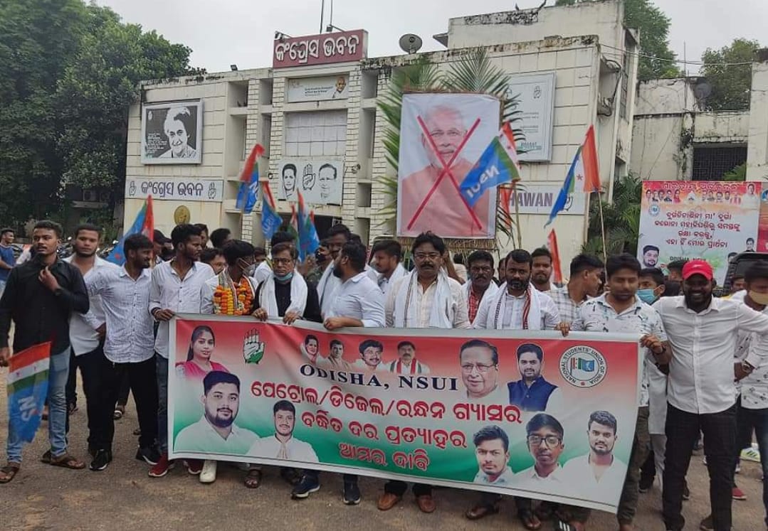 ତୈଳ ଦର ବୃଦ୍ଧି ପ୍ରତିବାଦରେ କଂଗ୍ରେସର ବିକ୍ଷୋଭ 