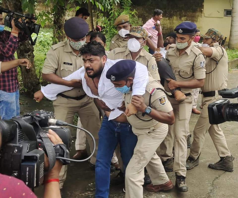 ମନ୍ତ୍ରୀଙ୍କ ଘରକୁ କଂଗ୍ରେସ କଲା ଅଣ୍ଡା ମାଡ଼ 