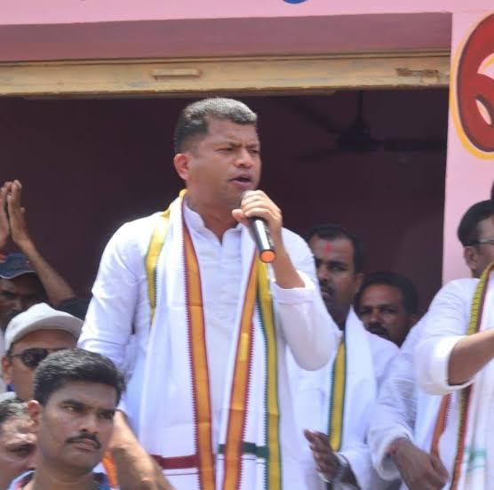 ବିଜେଡିରେ ମିଶିବି, ନବୀନଙ୍କ ହାତମୁଠା ଟାଣ କରିବି 