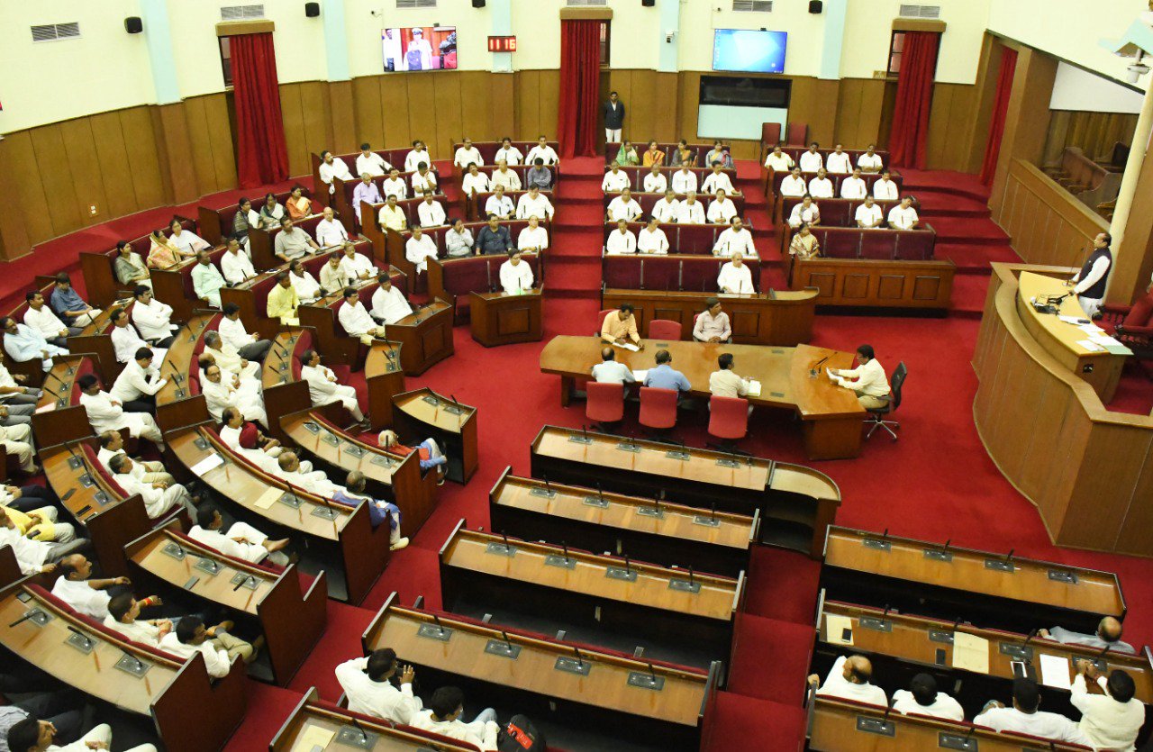 ବିଧାନସଭା ମଧ୍ୟକୁ ଧସେଇ ପଶିବାକୁ ଶିକ୍ଷକ ସଂଘର ଉଦ୍ୟମ