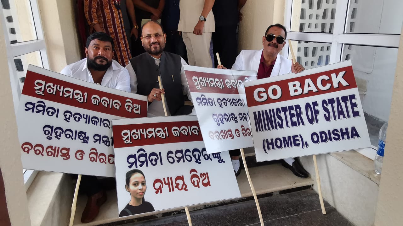 ବିଧାନସଭାଗେଟରେ ତାଲା ପକାଇଲା କଂଗ୍ରେସ