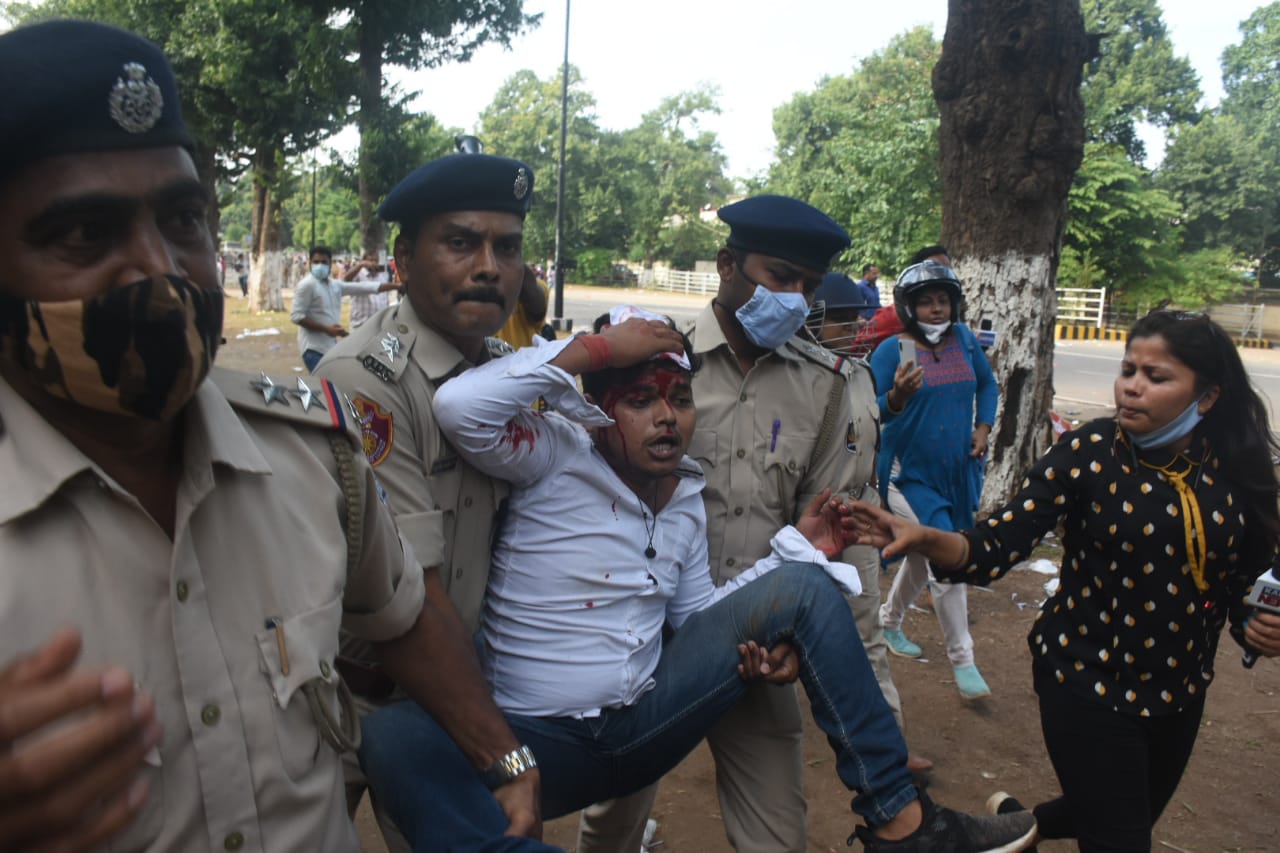 କଂଗ୍ରେସ ଭବନ ଭିତରେ ପଶି ପୁଲିସ ପିଟିଲା 