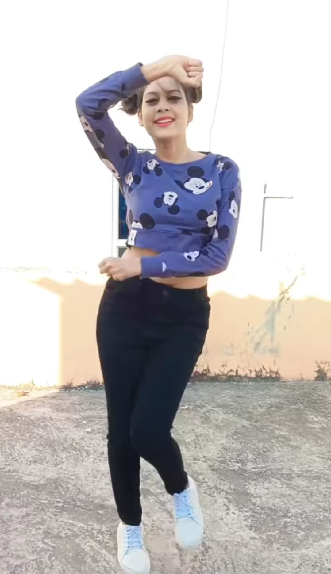 ବାଦାମ ବାଦାମରେ ସବୁ ଝୁମୁଛନ୍ତି 