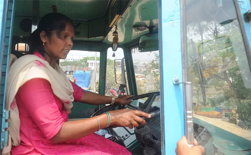 ମହିଳା ଦିବସରେ ଖୁସିର କଥା, ବଢ଼ୁଛି ମହିଳା ଡ୍ରାଇଭରଙ୍କ ସଂଖ୍ୟା