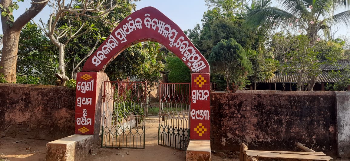 ସ୍କୁଲ୍‌ ଶ୍ରେଣୀଗୃହରୁ ମିଳିଲା ଦେଶୀ ବନ୍ଧୁକ