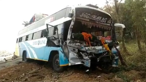 ଓଲଟିପଡ଼ିଲା ‘ଜଗାକାଳିଆ’ ବସ୍, ୨୦ ଆହତ