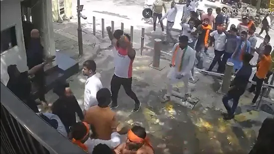 କେଜ୍ରିୱାଲଙ୍କ ଘରେ ଭଙ୍ଗାରୁଜା ଘଟଣାରେ ୮ ଗିରଫ